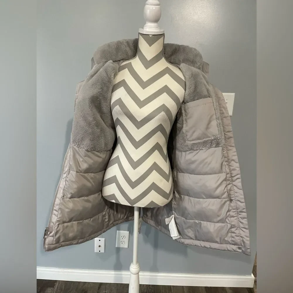 Hollister Women’s Parka - Picture 13 of 16